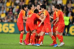女足比赛全场火爆，现场座无虚席